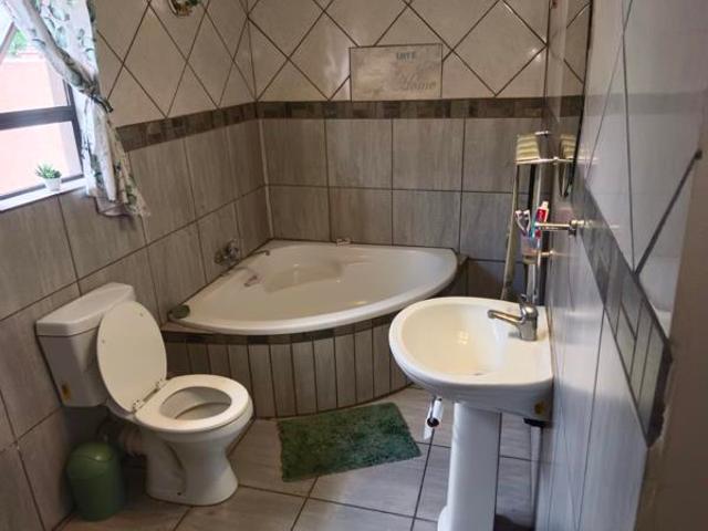6.5 Bedroom House in Arboretum