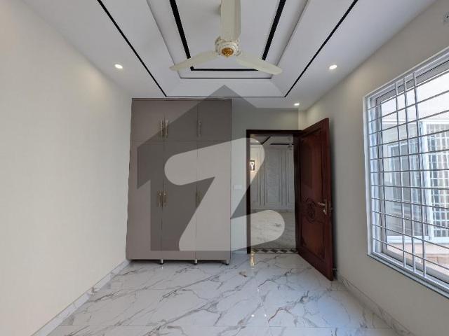 6.5 Marla 2 Bedroom's Brand New Flat Available For Rent in Gul Kali Harbanspura Road Lahore