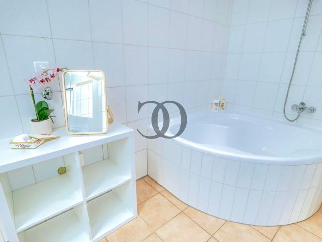 6.5 room apartment with pool and 200 m2 terrace