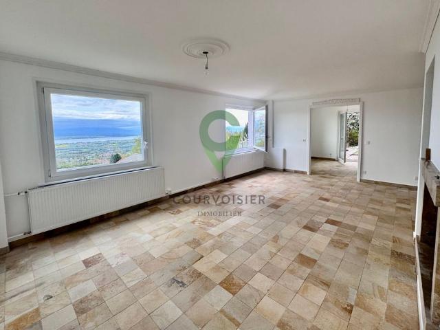 6.5 room single family home with breathtaking views near Begnins