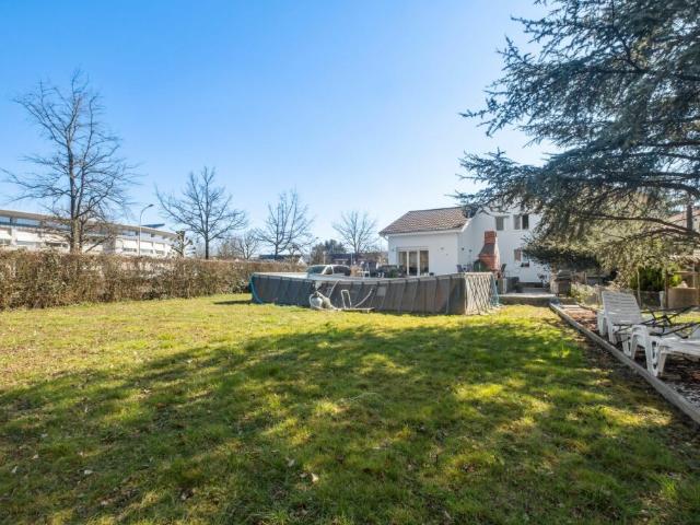 6.5 Zimmer Doppeleinfamilienhaus mit vielseitigem Nutzungspotenzial
