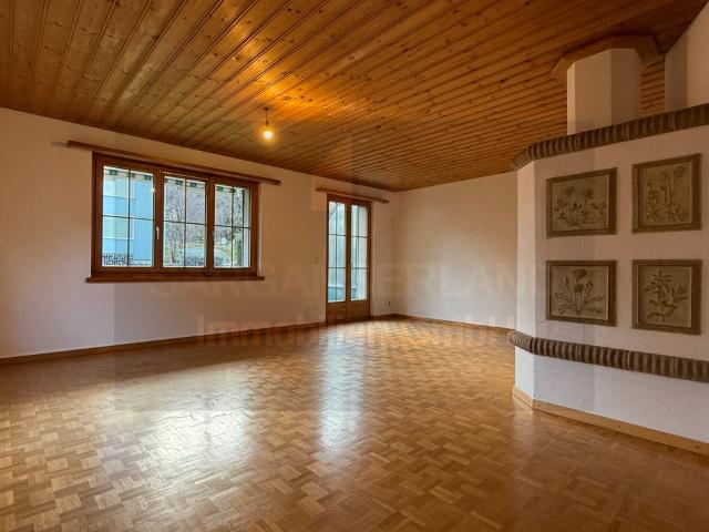 6.5 Zimmer Einfamilienhaus, zentrale ruhige Lage. Einseitig angebaut