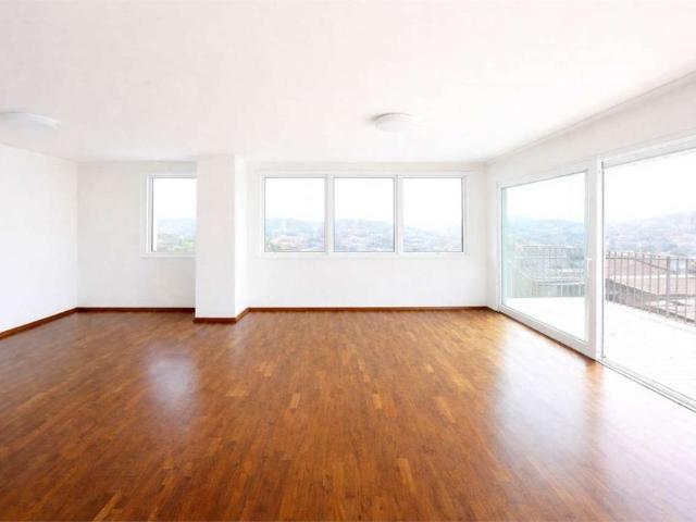 6.5 Zimmer, 220 m², 2. Stock