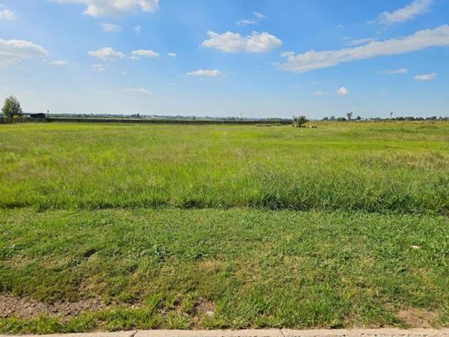 6 665 m² Land available in Grimbeek Park