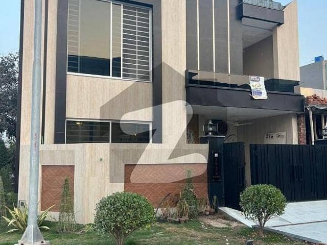 6.84 Marla Corner House For Sale Super Prime Location