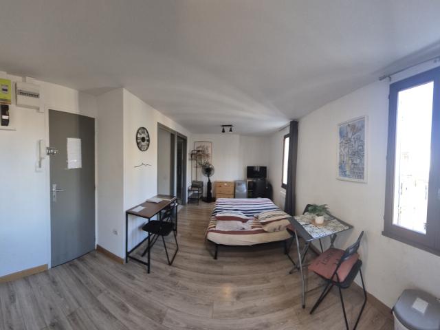 6e Cour Julien Studio de 22.23 m2 situé au 4e étage