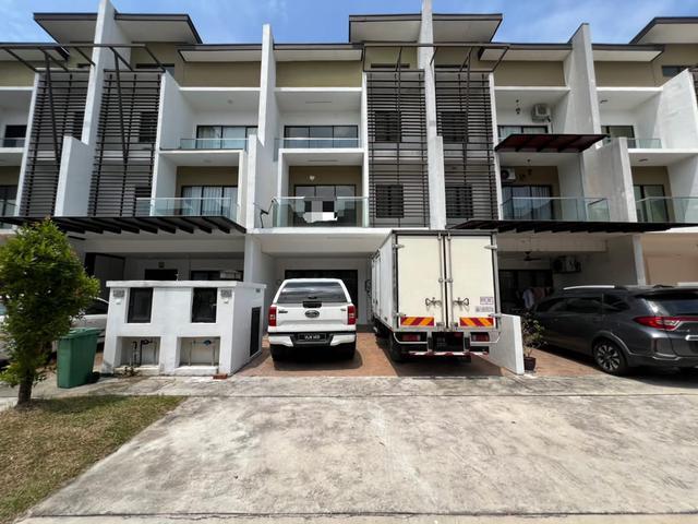 6R5B l Partly Furnished 3Sty Superlink House Anggun 3 Rawang 22x70