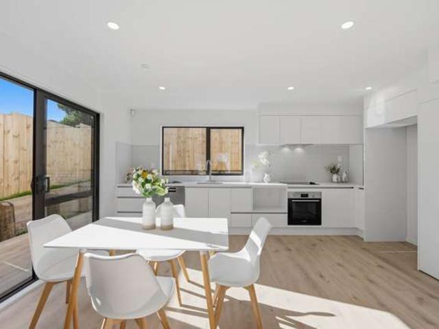 7/3 Gill Avenue, Te Atatu Peninsula, Waitakere City