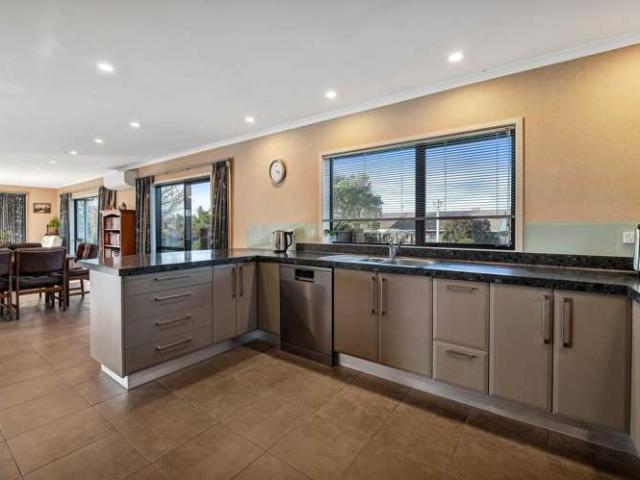 73B Cressida Avenue, Stratford