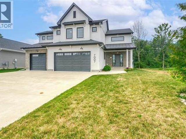 7007 Blue Coast Heights, Plympton Wyoming, ON, N0N 1E0 house for sale | Listing ID 26017 | Royal LePage