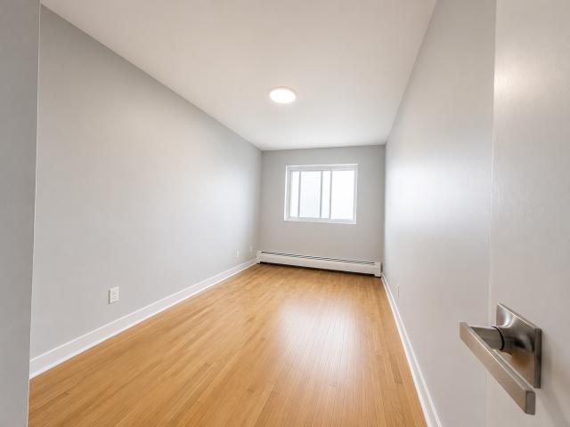 700 Gordon 1 Bedroom Apartment for Rent at 700 Rue Gordon, Montréal, QC H4G 2S1 Verdun Centre