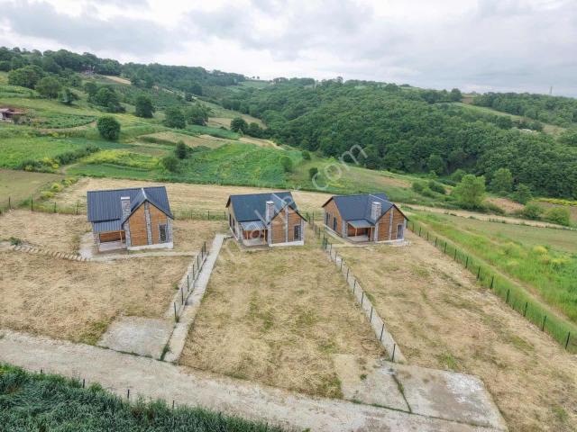 700 M2 Arsa İçerisinde Ruhsatlı Bahçeli Müstakil Villa