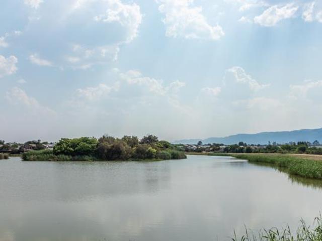 700 m² Land available in The Coves