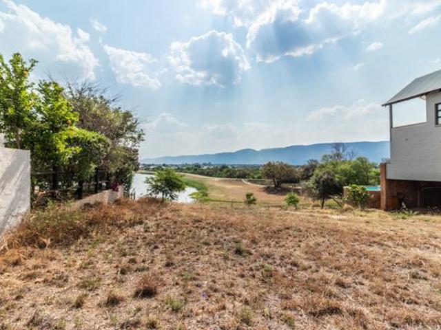 700 m² Land available in The Coves