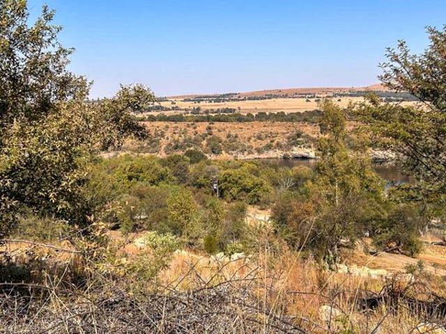 700 m² Land available in Vaaloewer