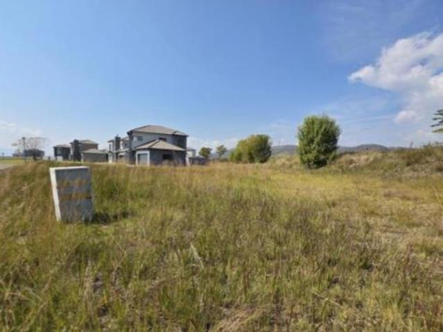 700 m² Land available in Everglades Estate