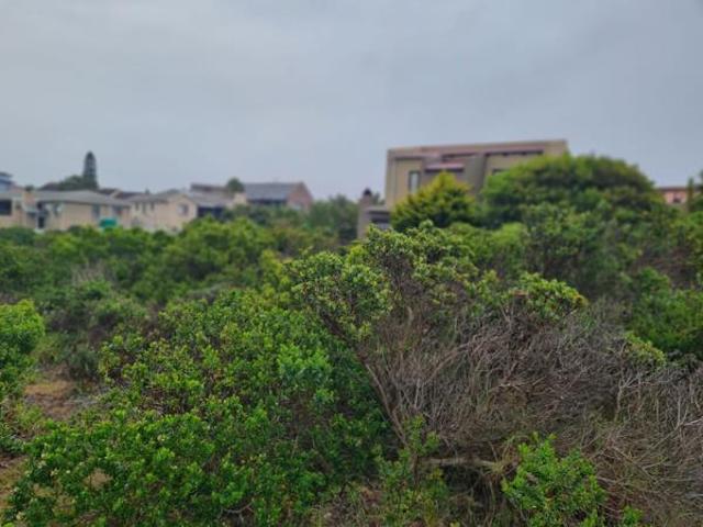 700 m² Land available in Jeffreys Bay Central