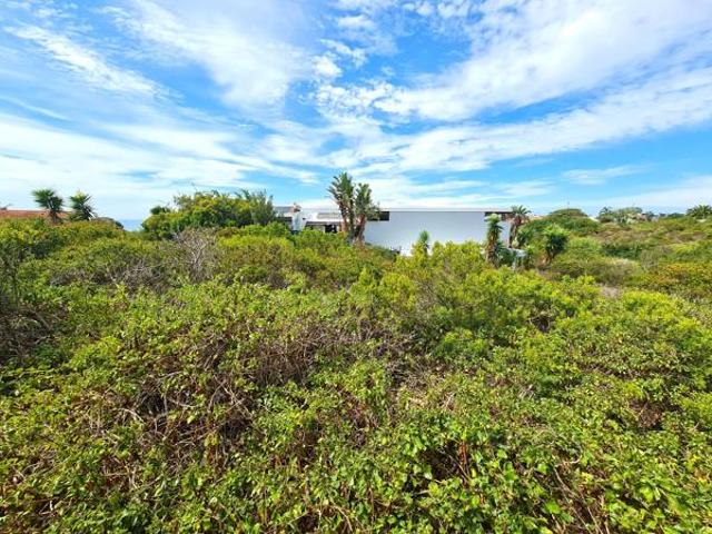 700 m² Land available in Jeffreys Bay Central