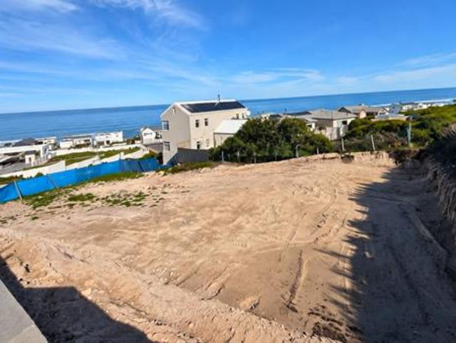 700 m² Land available in Pearl Bay
