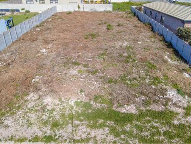 700 m² Land available in Pearl Bay