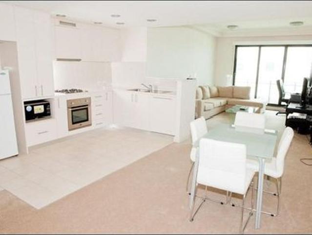 $700 /WEEK INSPECTION BY APPOINTMENT Enjoy Breathtaking Views and Premium Living in the Heart of Meadowbank