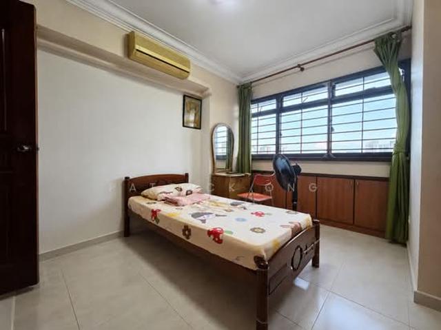 700C ANG MO KIO AVENUE 6