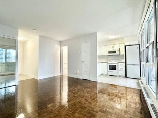 701 33 Isabella Street