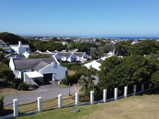 701 m² Land available in St Francis Bay Village
