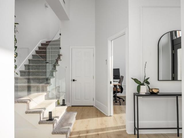 701 Rue de la Commune E