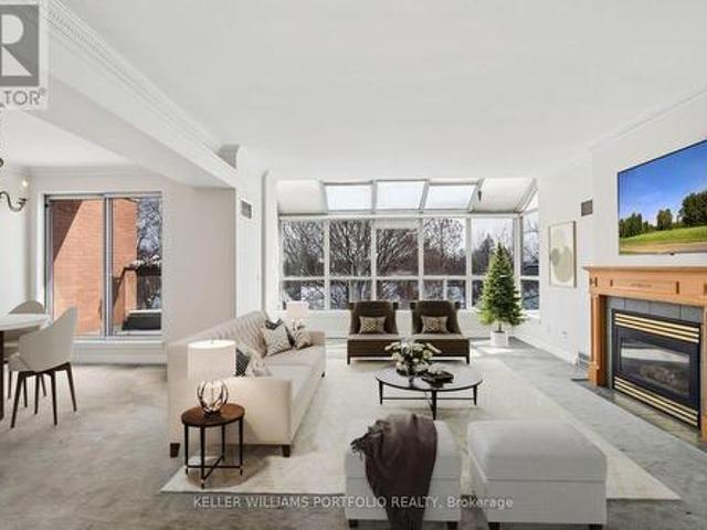 702 2 Yonge Street, Toronto, ON, M4N 3R6 condo for sale | Listing ID C13024 | Royal LePage