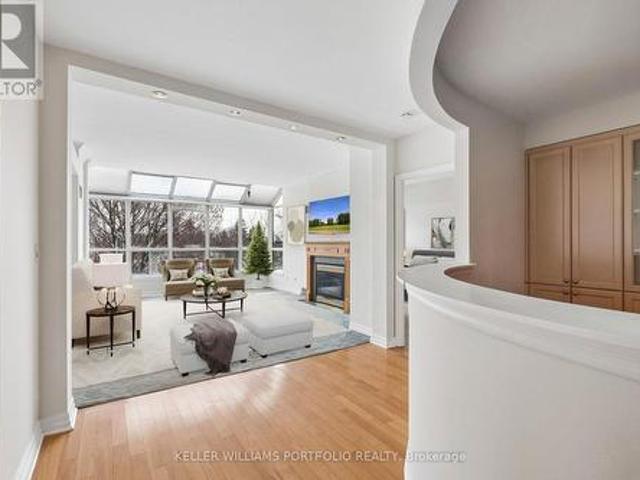 702 2 Yonge Street, Toronto, ON, M4N 3R6 condo for sale | Listing ID C13419 | Royal LePage