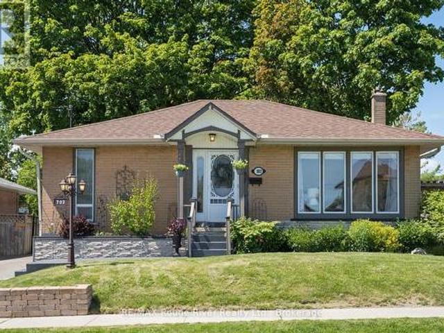 702 Gilbert Street W, Whitby Downtown Whitby, ON, L1N 1S2 house for sale | Listing ID E13541 | Royal LePage