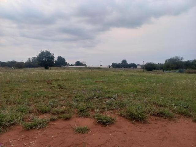 702 m² Land available in Raslouw