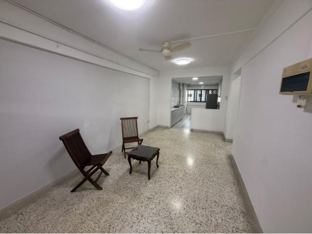 702 West Coast Road HDB Apartment For Rent, $3,100, 2 Bed 2 Bath 721 sqft $4.30 psf