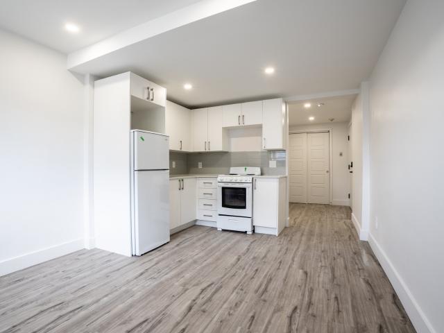 7030 Côte Saint Luc Rd 4 1/2 Apartment for Rent