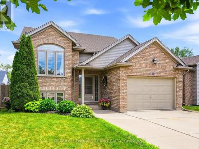 7032 Kelly Drive, Niagara Falls Forestview, ON, L2H 3J9 house for sale | Listing ID X13564 | Royal LePage