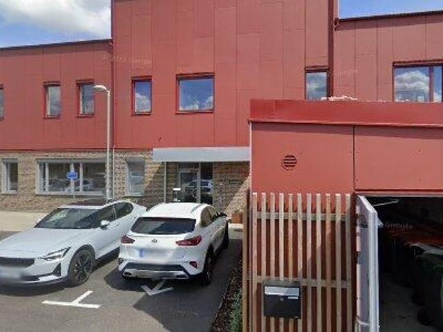 704 m2 kontor, lager uthyres i Husie