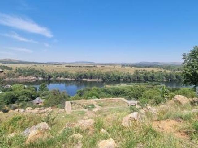 704 m² Land available in Vaaloewer