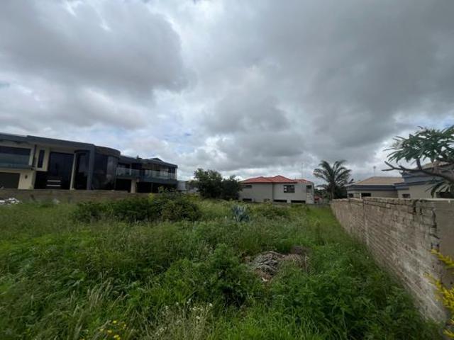 704 m² Land available in Bendor