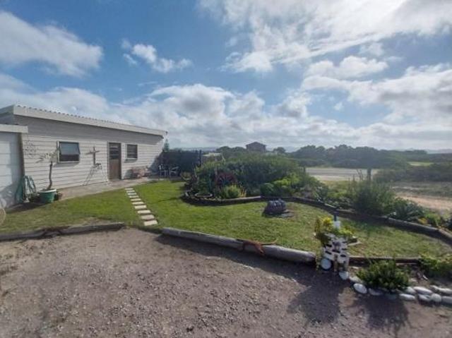 704 m² Land available in Pearly Beach