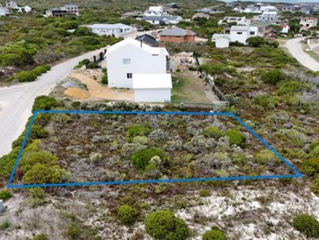 704 m² Land available in Suiderstrand