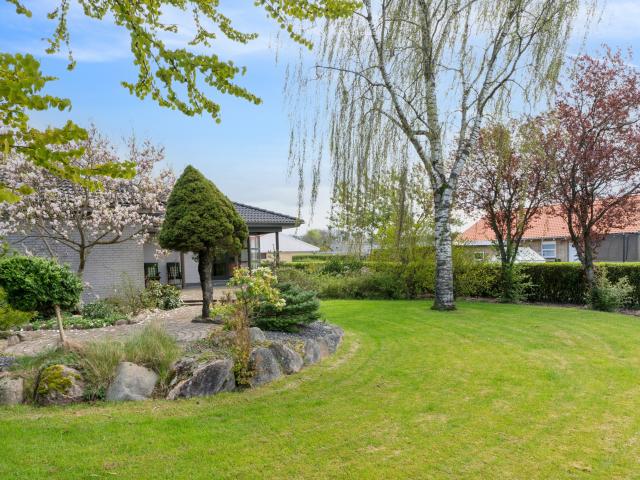 70503 Balle Kirkevej 69 Yderst velholdt og funktionel villa med ugeneret have i Balle RealMæglerne