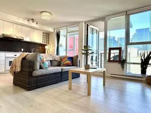 705 602 Citadel Parade, Vancouver, BC, V6B 1X2 Single Family.