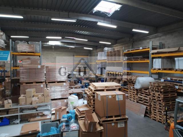 705 M² ENTREPOT BUREAUX A VENDRE A TORCY