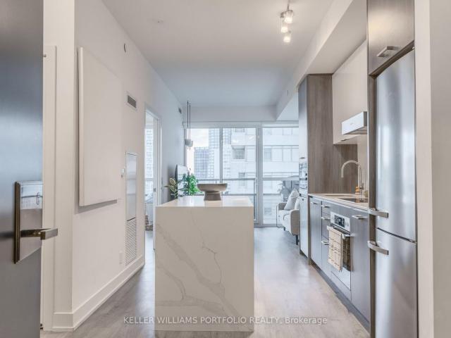 706 11 Lillian Street, Toronto | Leased, C13587 | Condos. Ca