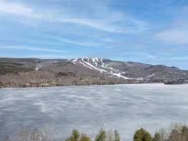 706 121 Rue Cuttle, Mont Tremblant, QC, J8E 1B9 Luxury Condo.