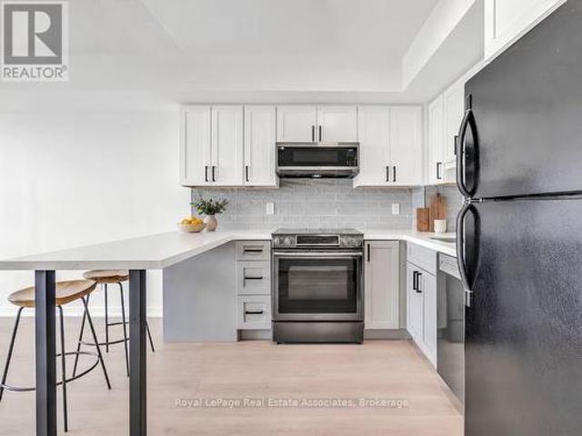 706 4 Elsinore Path, Toronto, ON, M8V 4G7 condo for sale | Listing ID W13537 | Royal LePage