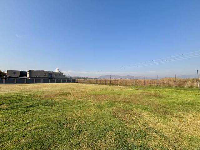 707 m² Land available in Melodie