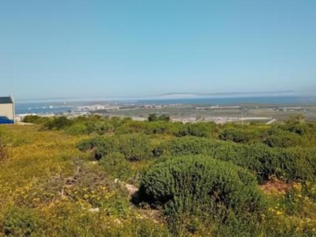 707 m² Land available in Saldanha Heights
