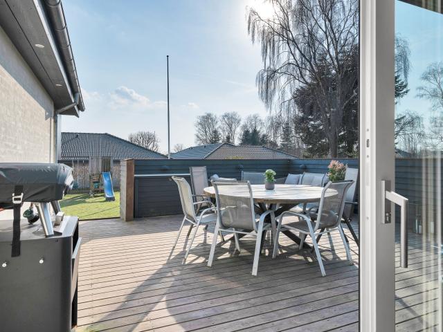 708 1942 Funder Kirkevej 43 Moderne og flot familievilla med stor garage RealMæglerne